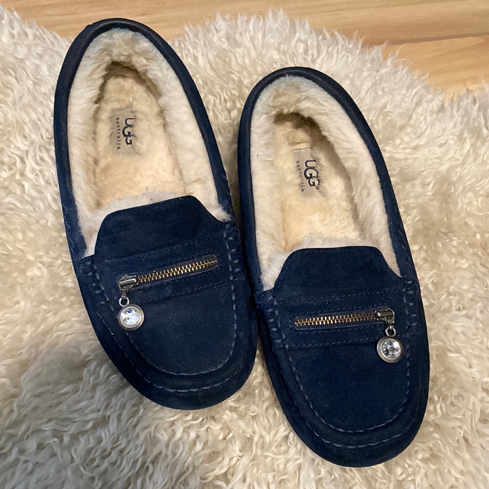 Ugg Dakota slippers size 7